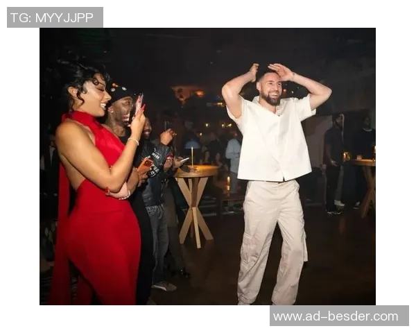 克莱四指表情包引热议马冬梅调侃询问克莱需要几个女人的幽默回应 克莱四指表情包引热议马冬梅调侃询问克莱需要几个女人的幽默回应